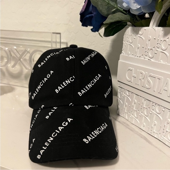 💥💥💥 FINAL SALE 💥💥💥Fashion designer inspired Black Logo Cap NWOT - Picture 2 of 8